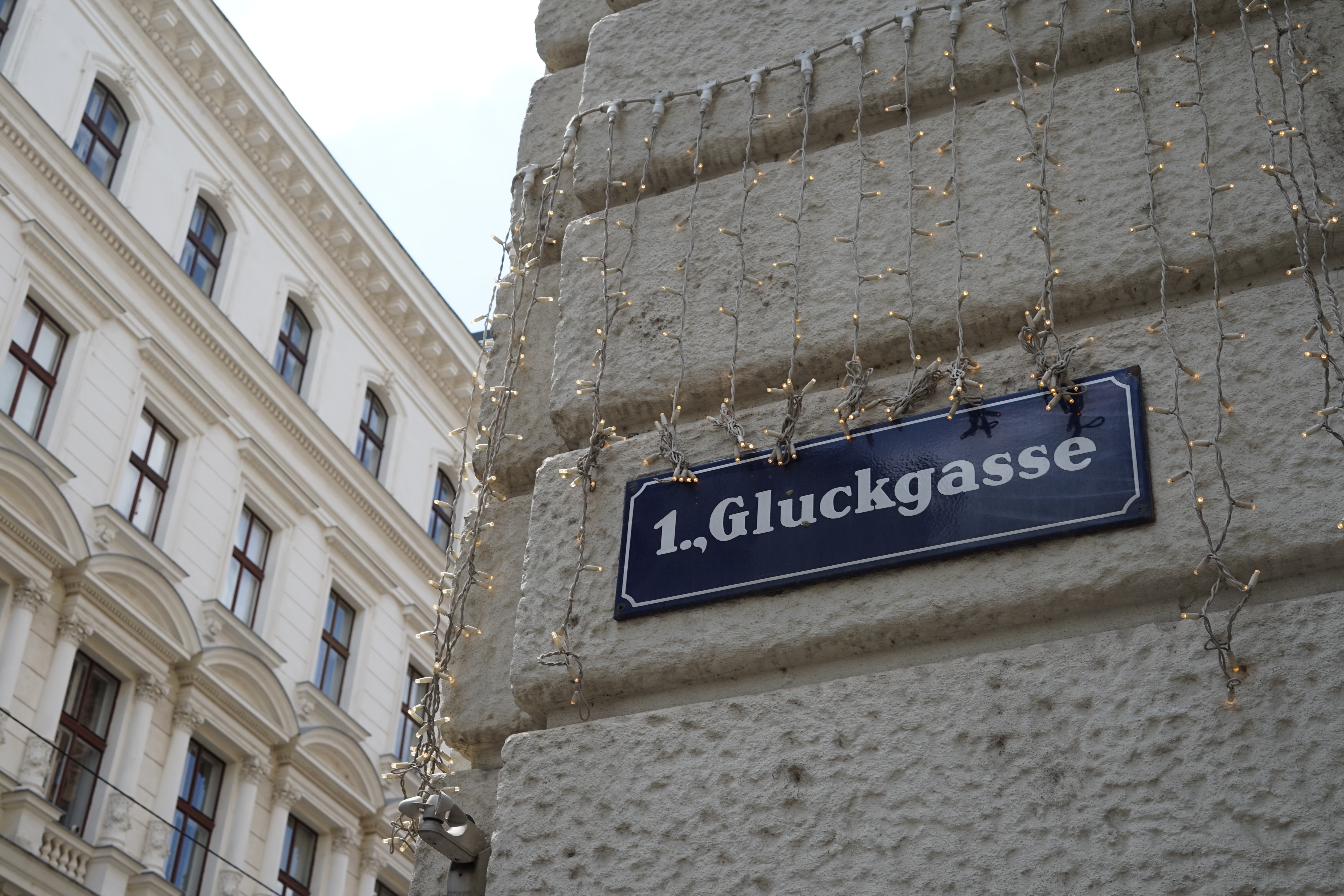 Straßenschild "Gluckgasse" im 1. Bezirk Wiens